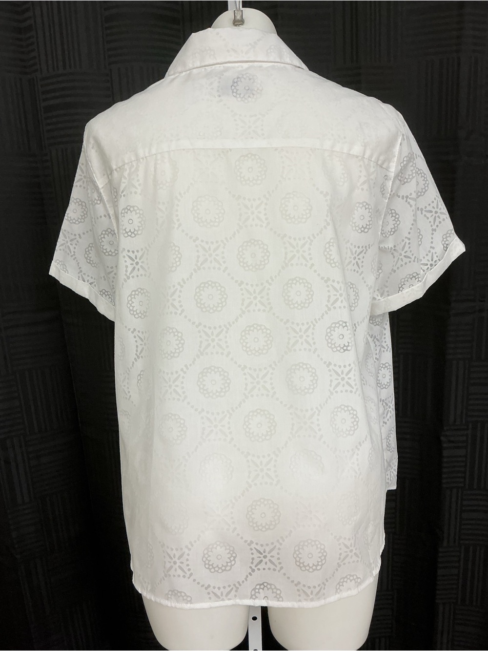 Alfred Dunner White Eyelet Short-Sleeve Button-Down Shirt - Picture 10 of 10